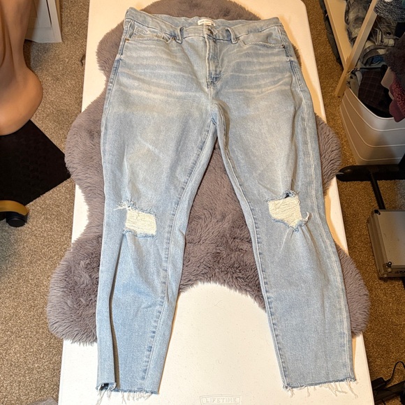 Good American Light Blue Skinny Jeans with Rips - Picture 5 of 7